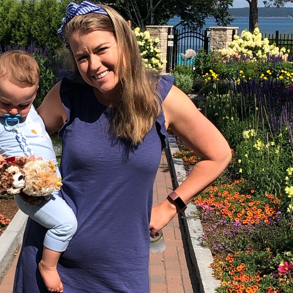 ❗️About Me: Mom of 2, posher and wife of a teacher! - Picture 1 of 6